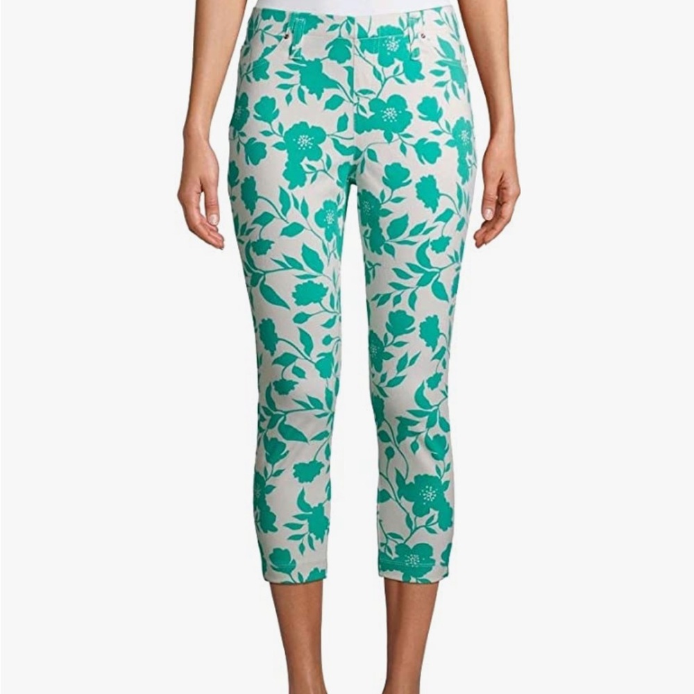 Time and Tru Green Breeze Stretch Fitted Capri Jegging - Picture 1 of 8